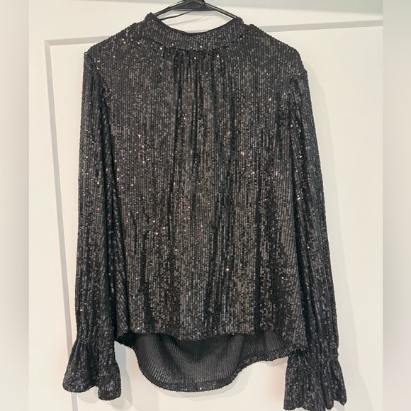 CeCe Tops - Black sparkly top large open back high neck